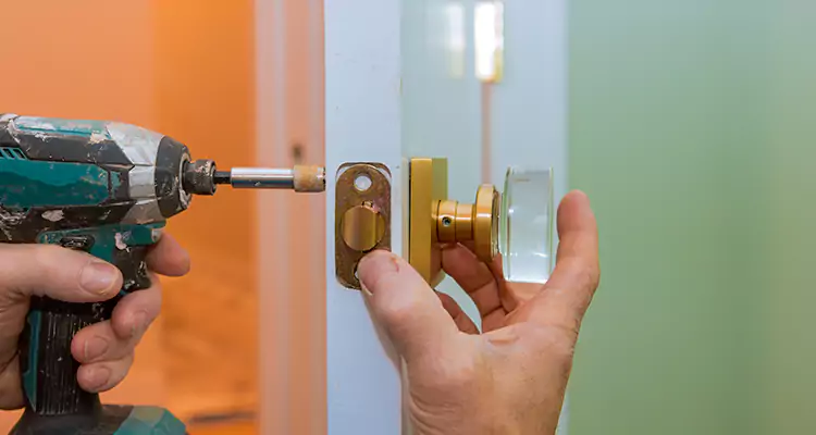 Broken Door Knob Fix in Fort Walton Beach, FL